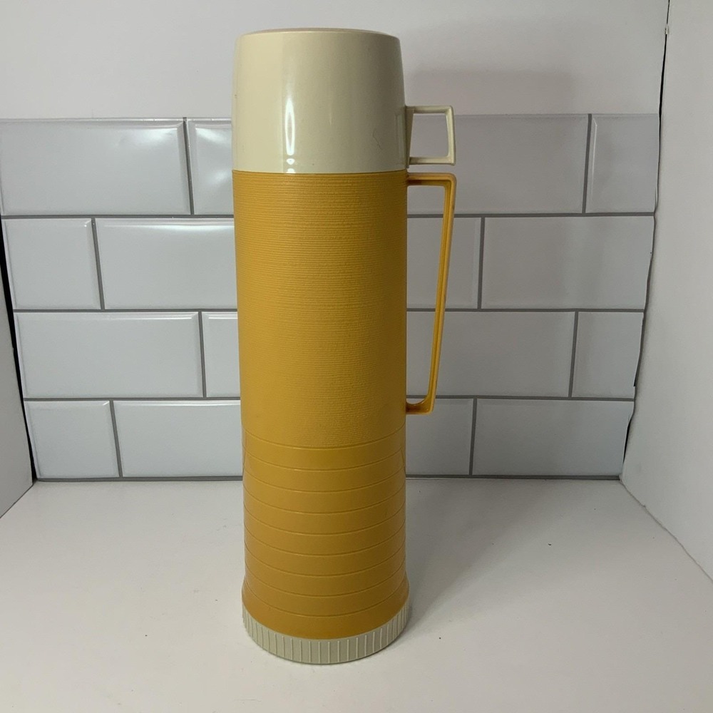 Thermos King Seeley large 1970s plastic‎ retro Thermos Mustard Yellow, Vintage